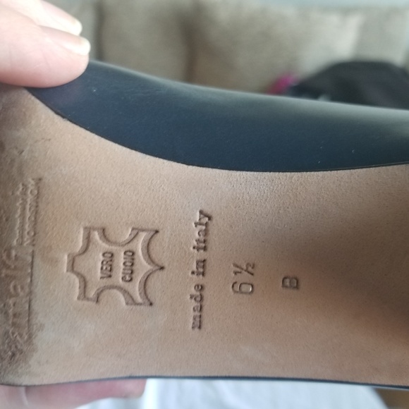 Amalfi Navy classic pump 6 1/2 - Picture 5 of 5